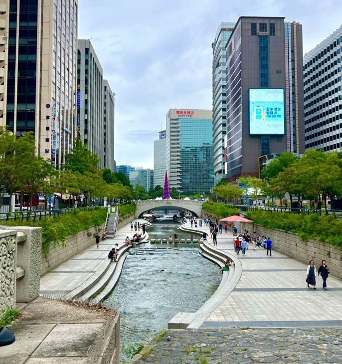 A beautiful view outside the HIKRGround center that Korean people tend to enjoy much like Han River.