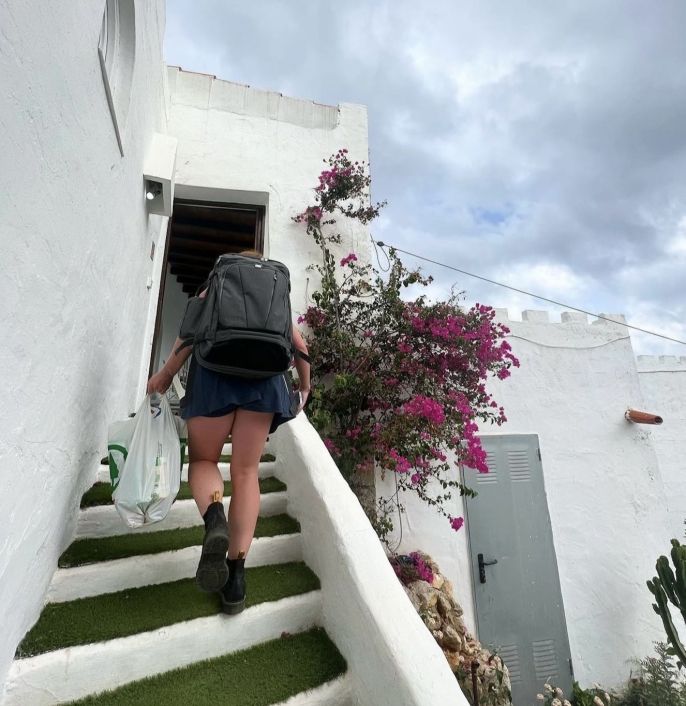 study abroad students arrive housing