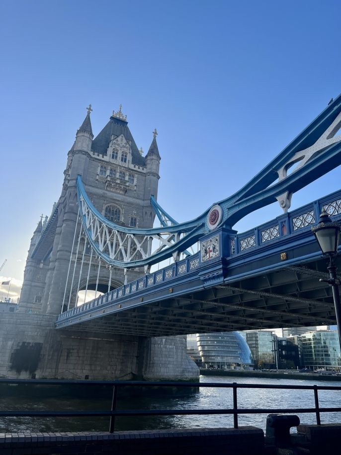 travel abroad ciee student london bridge