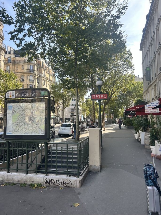 paris metro entrance