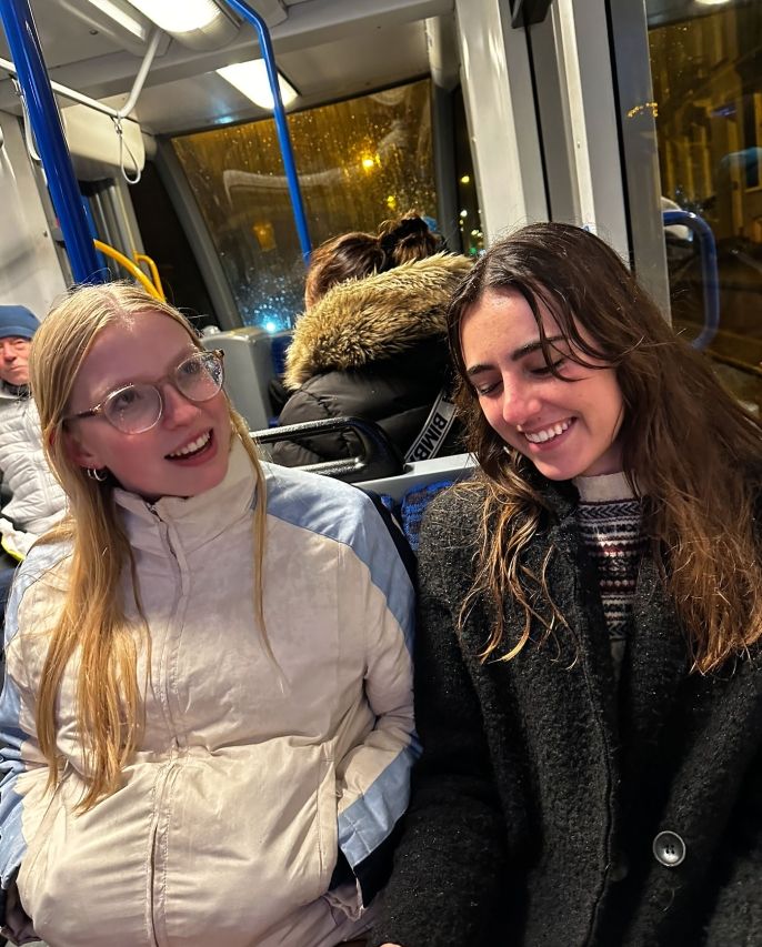victoria han friends abroad bus