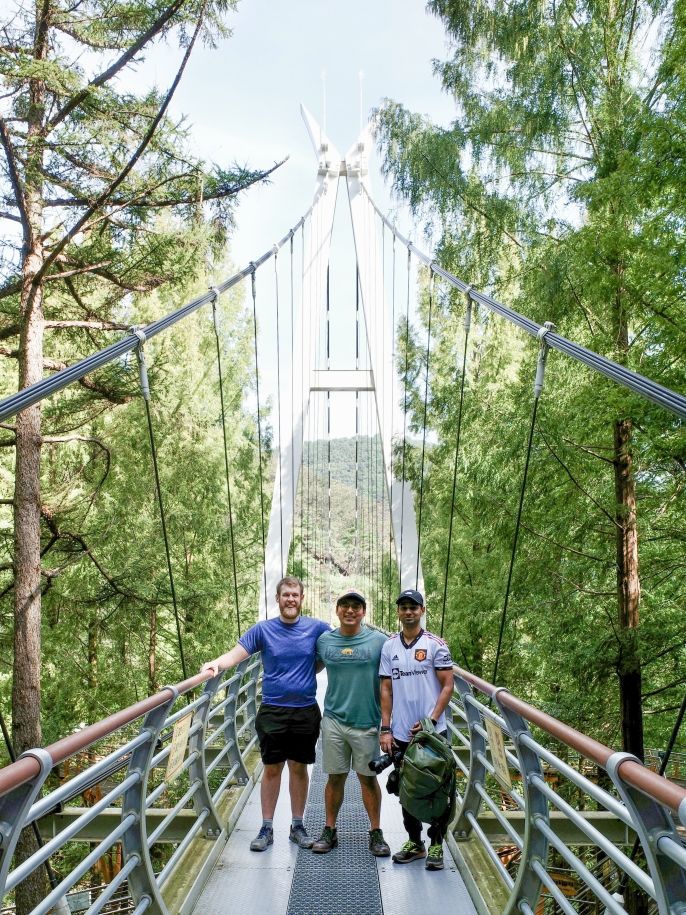 Friends at the Jangtaesan Forest in the early Autumn.