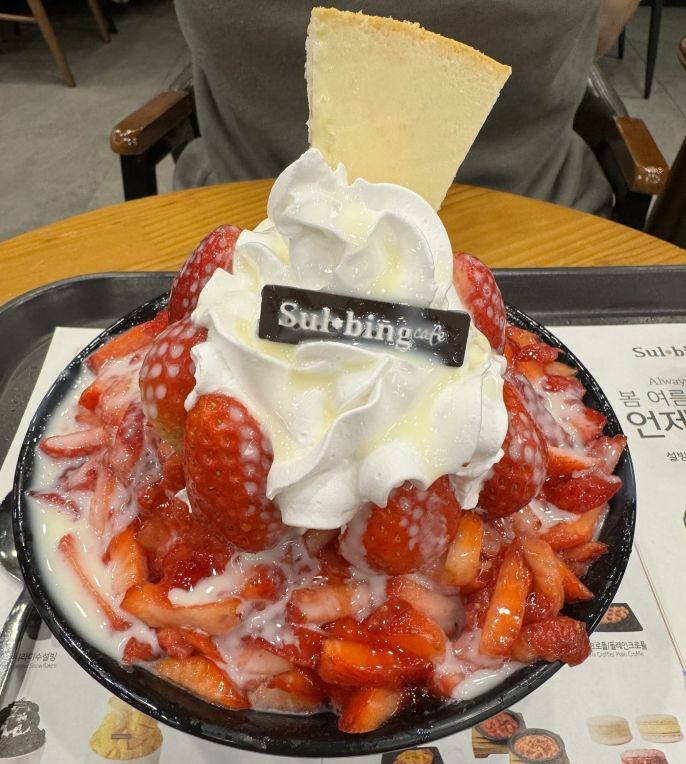 Sulbing Strawberry Cheesecake Bingsu