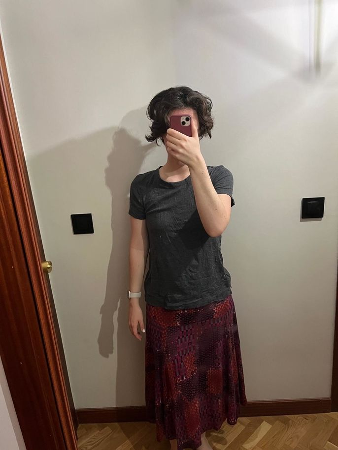 Gray shirt and a dark pink skirt
