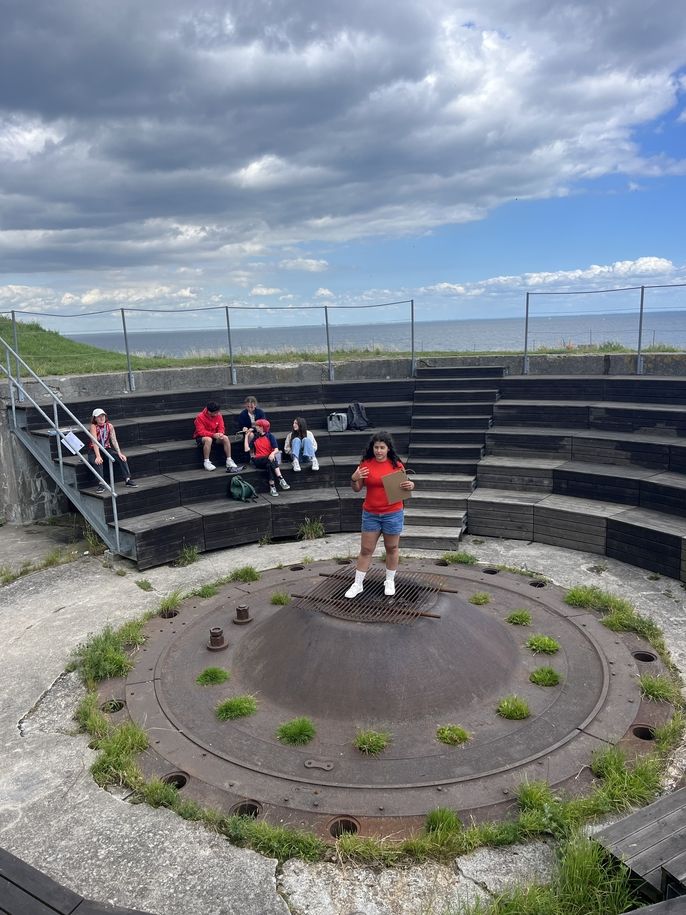 Student delivering an argument at the amphitheatre