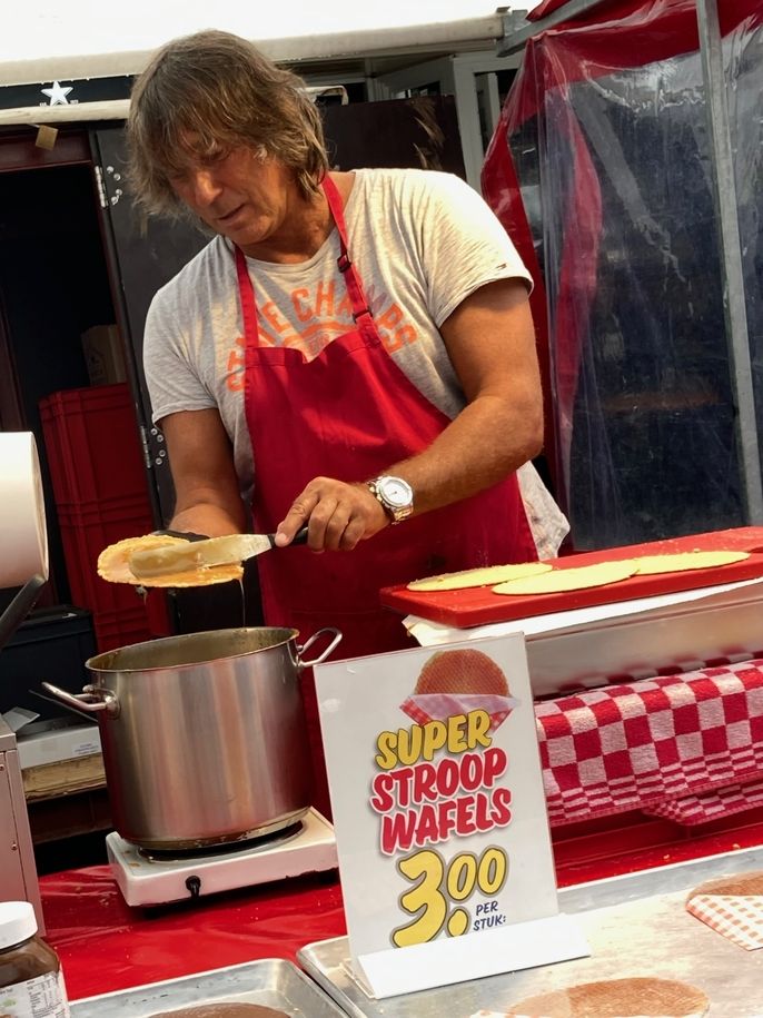 Chef is Chef in Dutch, just pronounced differently