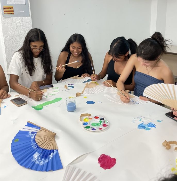 Painting our abanicos