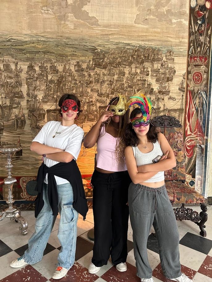 Students at Rosenborg Castle dressing up