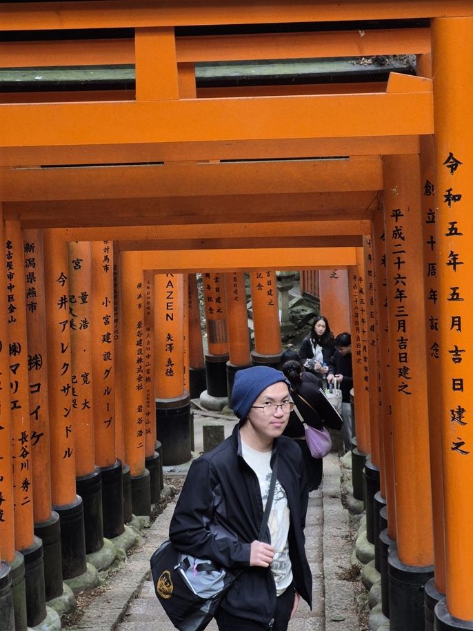 Shrine-pose