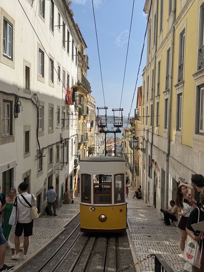 Students are able to ride the trams using their CIEE provided Navegante travel cards! 