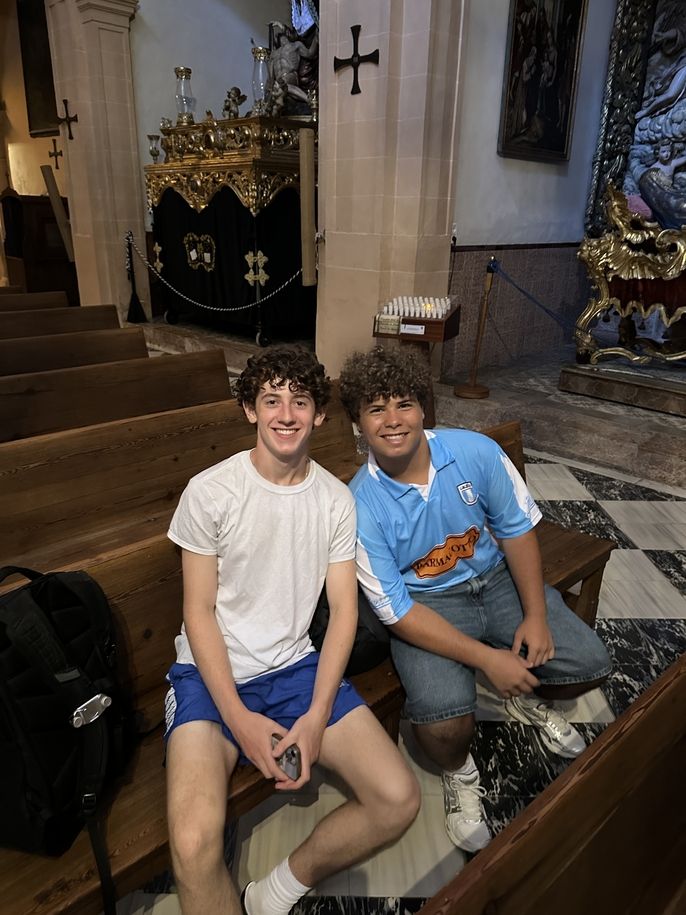 Students visiting Jardines de Santa Clara 