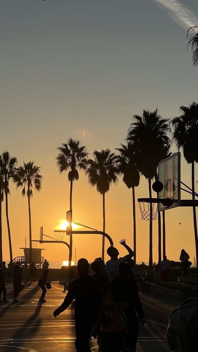 Alexis J. took a break from his BridgeUSA internship to visit Santa Monica, California.