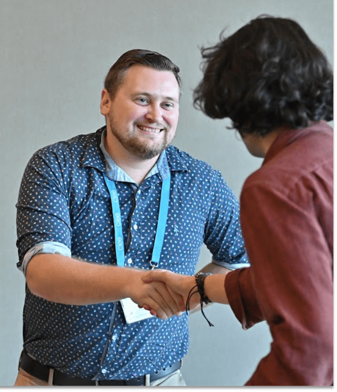 Kel Harper of Six Flags meets a candidate at a CIEE job fair.