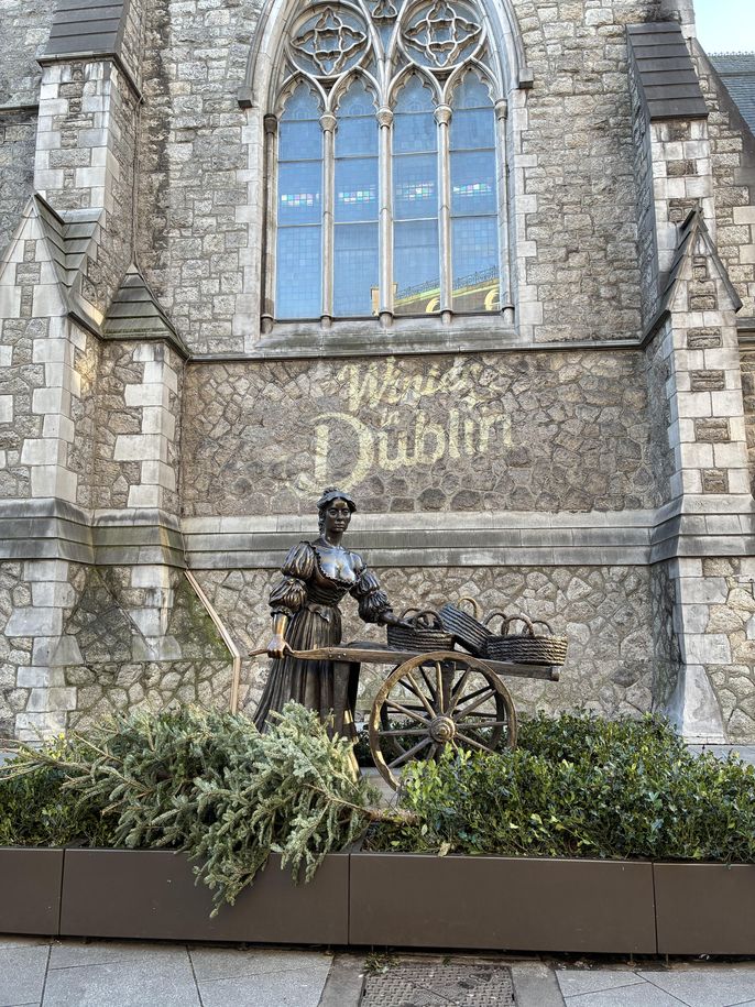 Molly Malone Statue