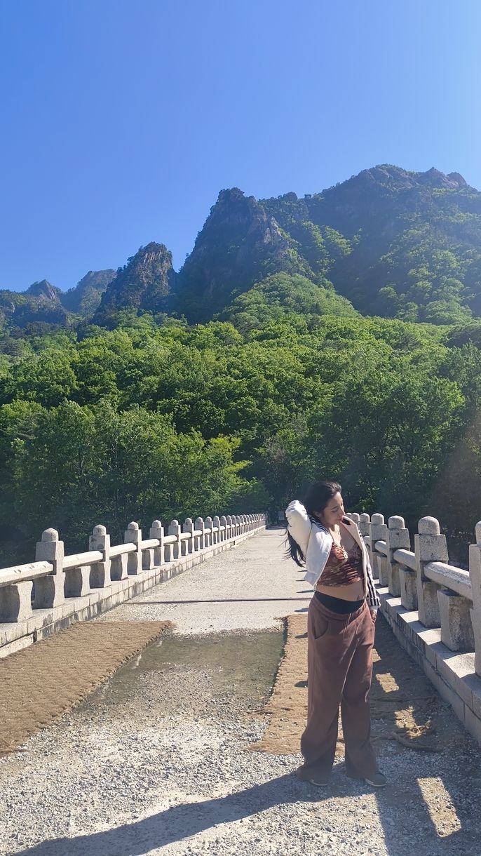 A selfie in front of Seoraksan Mountain 