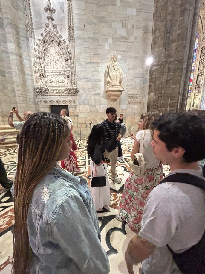 Milan high school students in the duomo