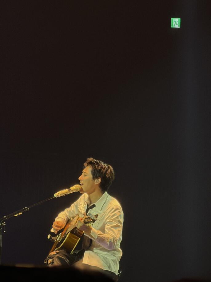 Singer with guitar