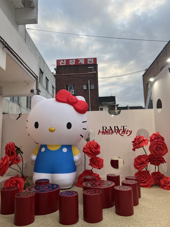 Hello Kitty Pop-Up Store
