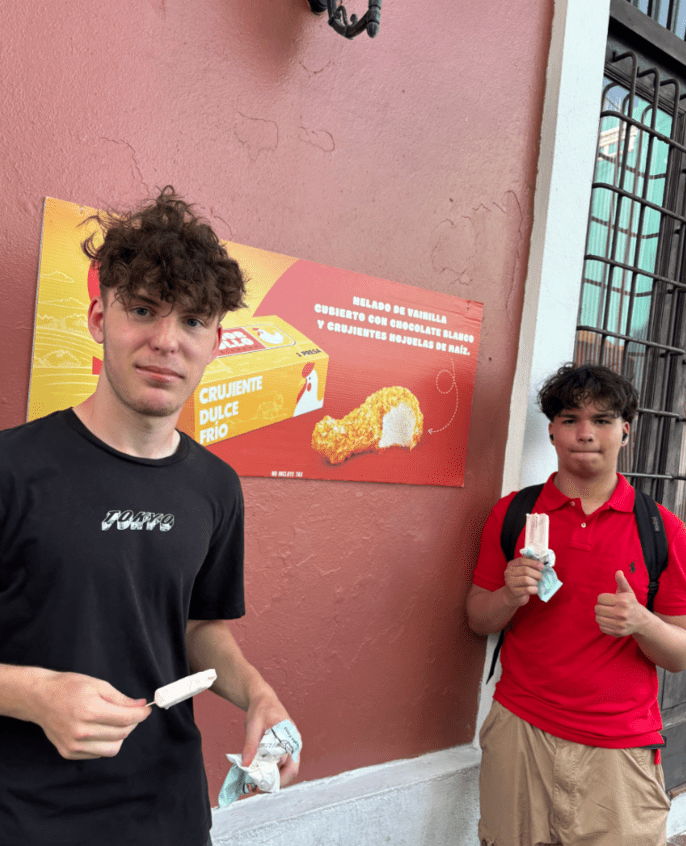 students eating gelato