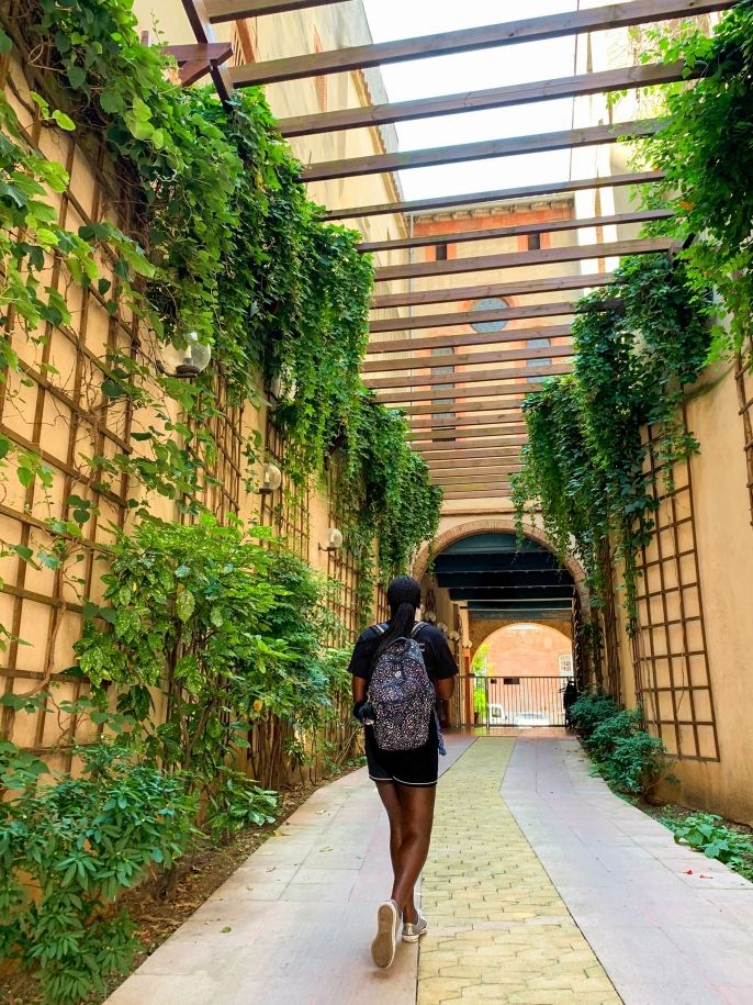 toulouse student walking under pergola