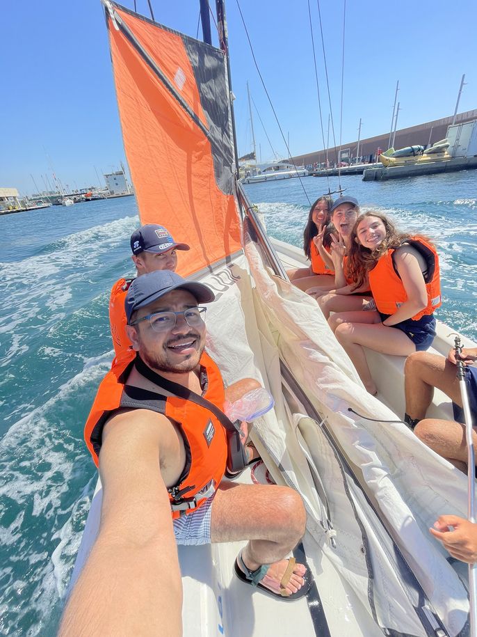 students sailing