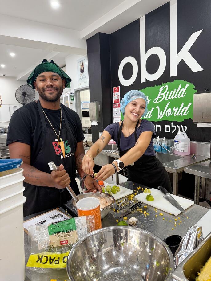 ccii-students-volunteering-our-big-kitchen