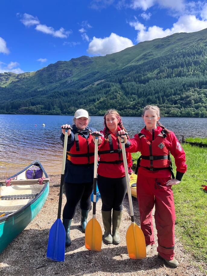 hssa-edinburgh-students-posing-with-paddles-before-canoeing-in-loch-eck.jpeg