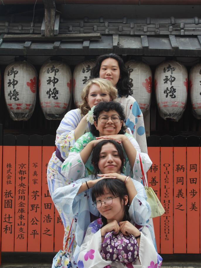 hssa-kyoto-students-pose-in-yukata-vertical.JPG