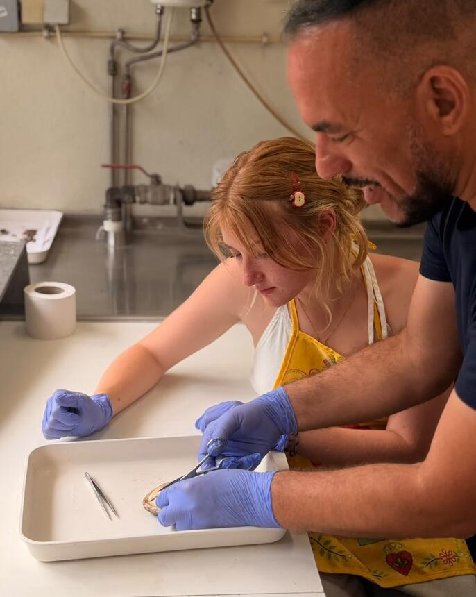 hssa-lisbon-student-instructor-dissecting