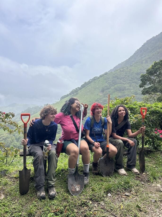 hssa-monteverde-students-with-shovels.JPG