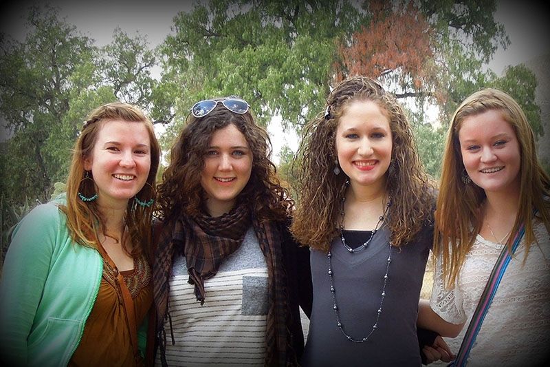 CIEE chicas in Teotihuacán