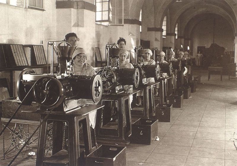 'Historia de la Real Fábrica de Tabacos de Sevilla'  de José Manuel Rodríguez Gordillo