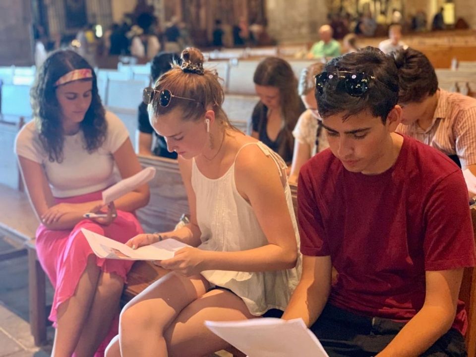 Students learning about the Cathedral of Palma