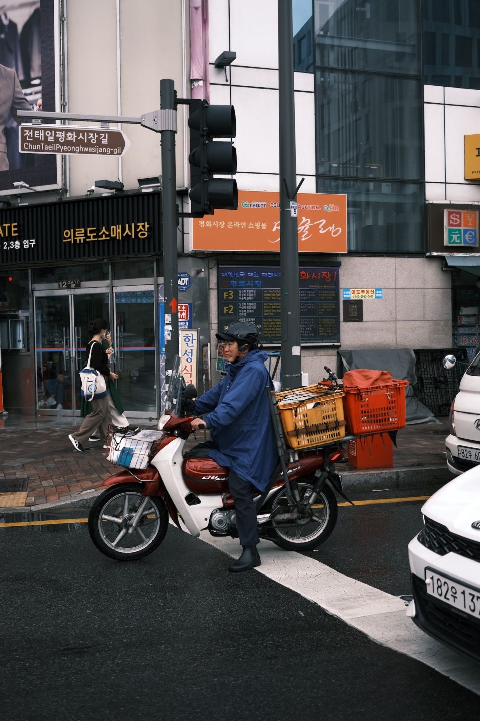 Photo for blog post Student takeover: Shooting on the  Seoul Streets by 진지성 (Zach)