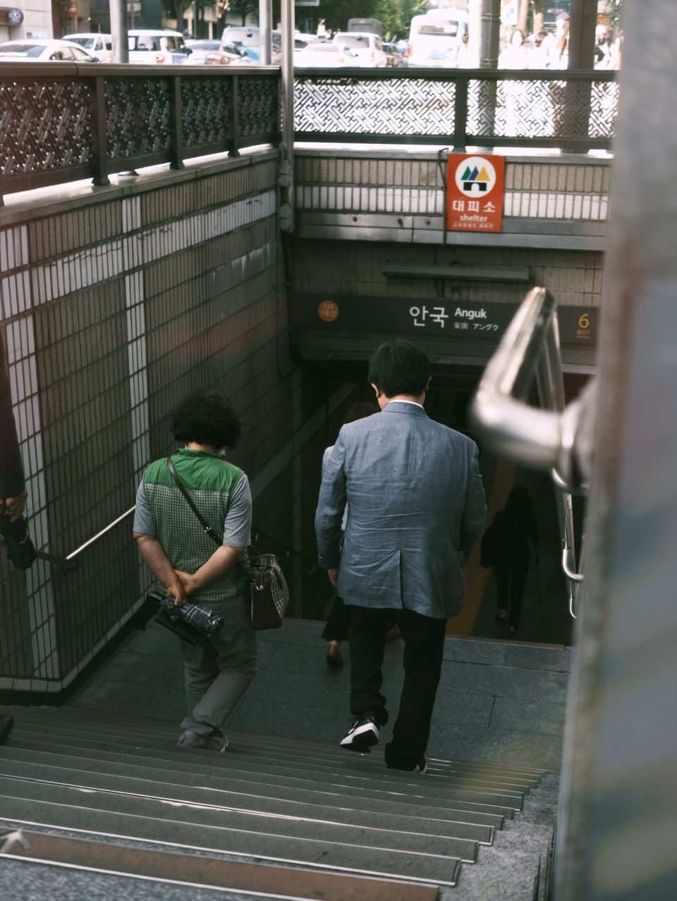 Photo for blog post Student takeover: Shooting on the  Seoul Streets by 진지성 (Zach)