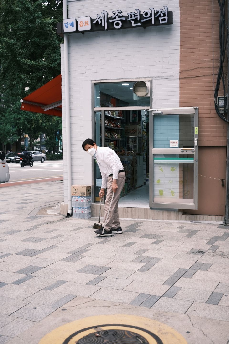 Photo for blog post Student takeover: Shooting on the  Seoul Streets by 진지성 (Zach)