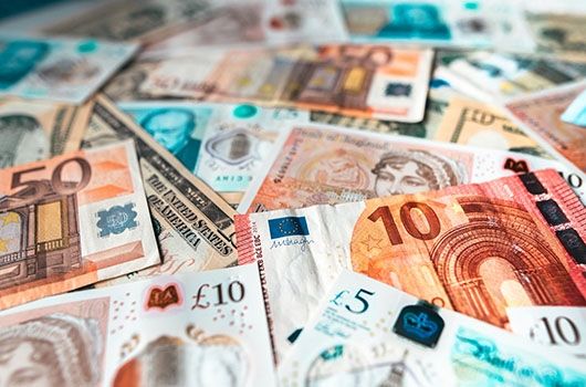 foreign currency exchange for students on study abroad