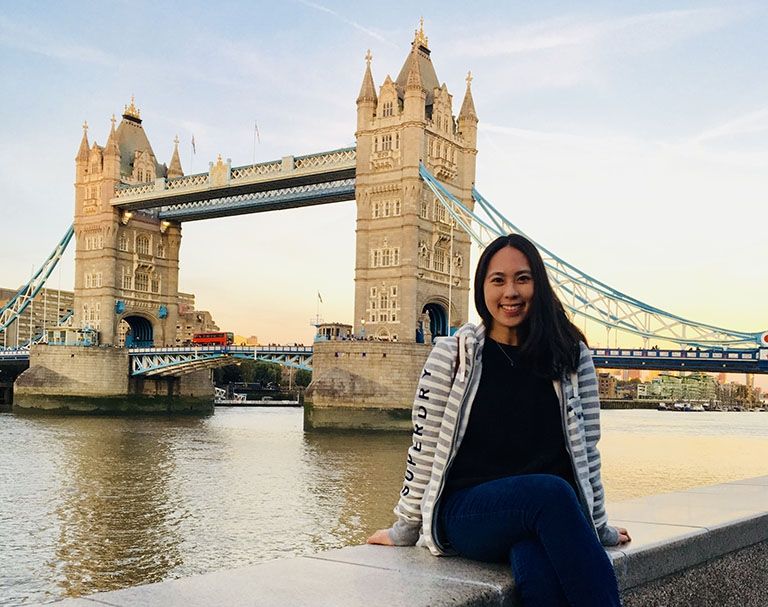 london bridge student photo while studying abroad in london for a semester