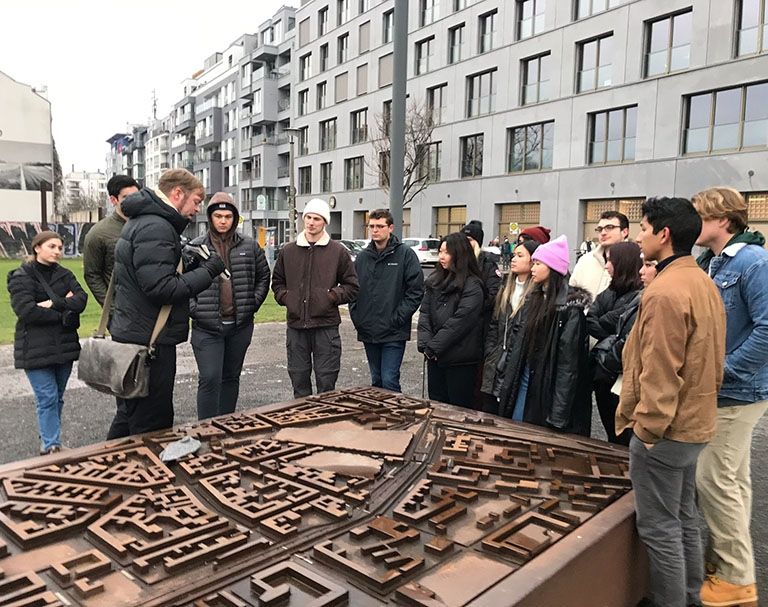 berlin open campus block program with ciee students on excursion