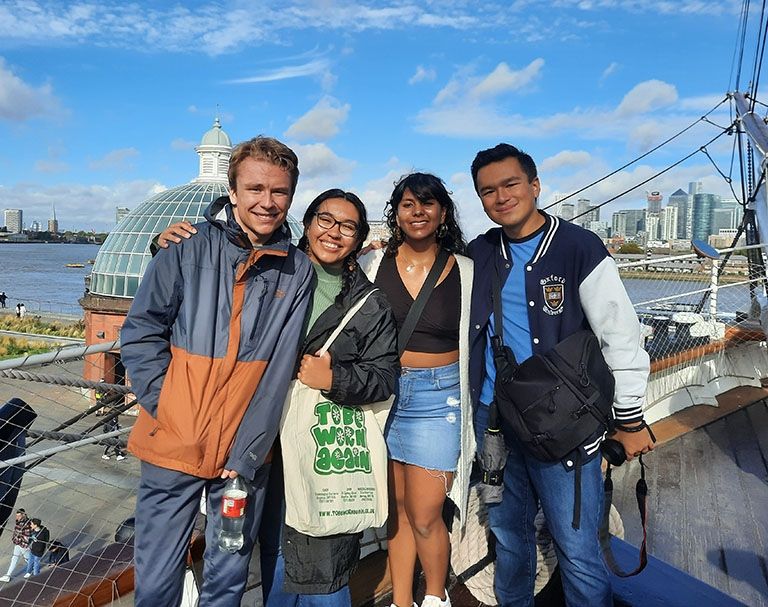 4 study abroad students in london on a tour