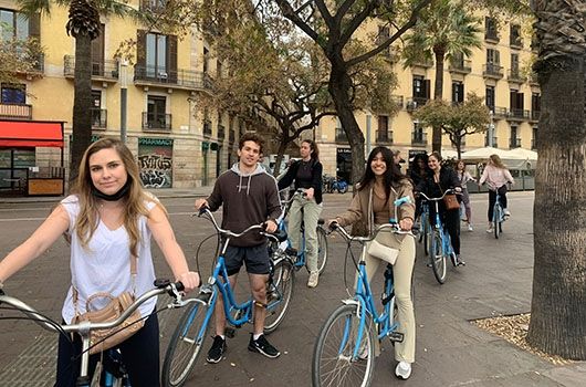 student bike tour in barcelona