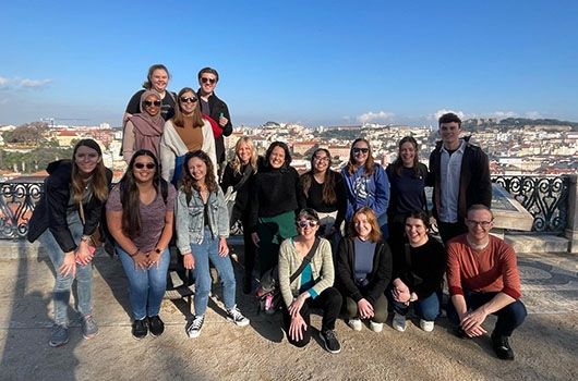 study abroad students during the summer in lisbon