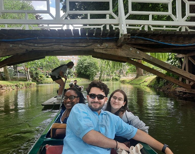 boat tour of london during study abroad