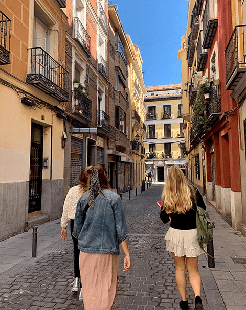 walking tour around madrid spain during study abroad