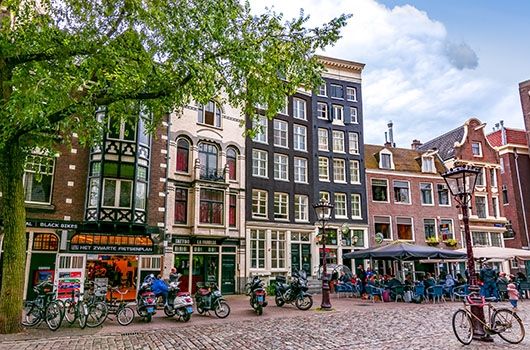 studying abroad in amsterdam colorful houses