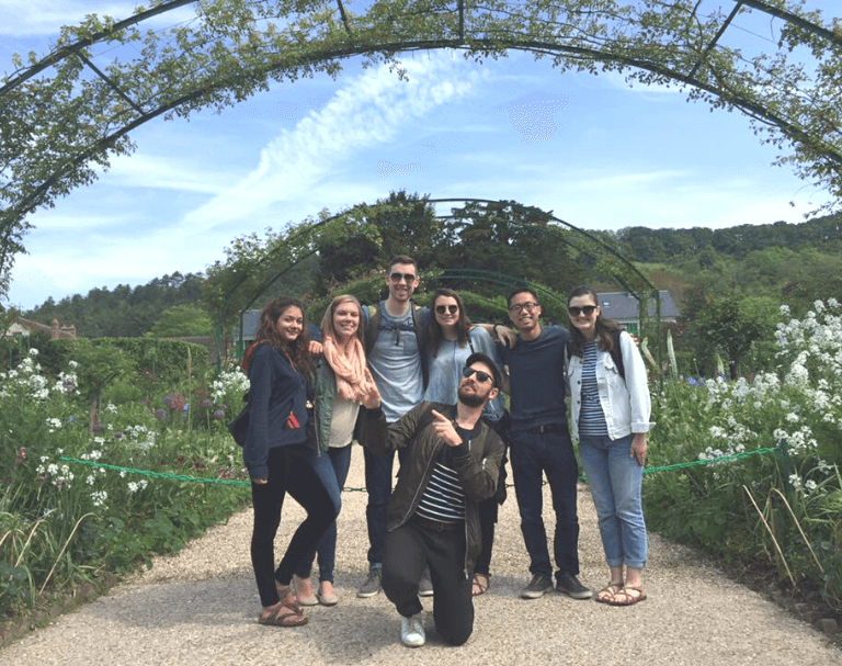 paris study abroad students in garden