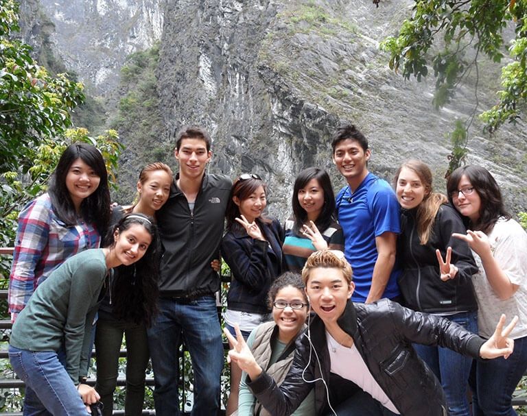 taipei student group smiling