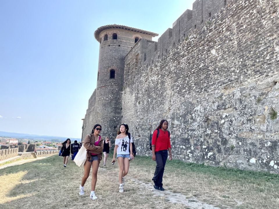 Walking along the forti