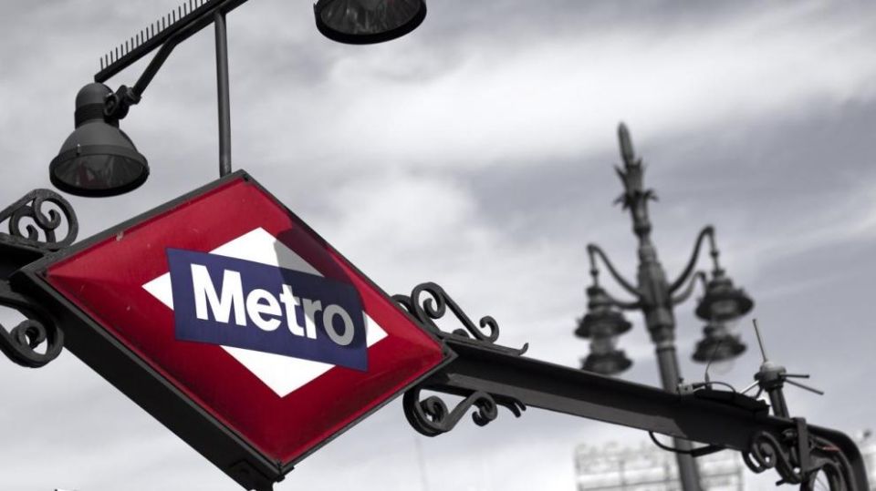 Madrid metro sign