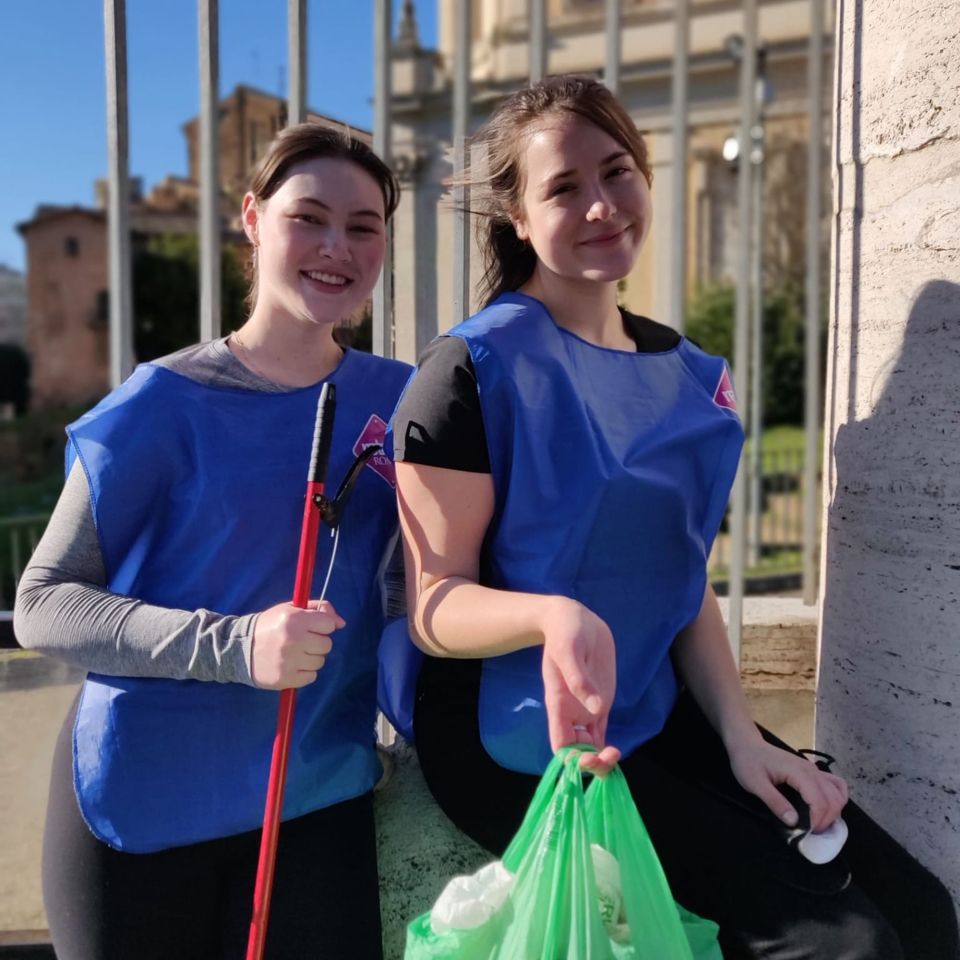 rome volunteers abroad ciee trash pick up